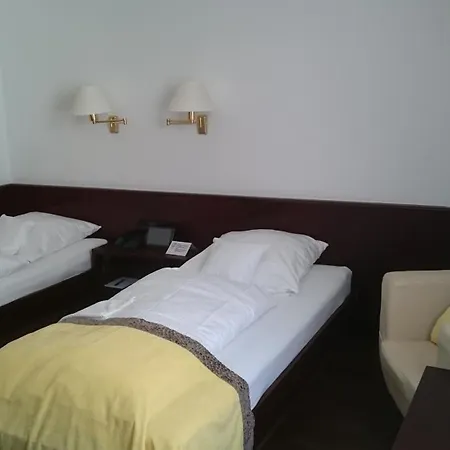 Central Hotel 4*