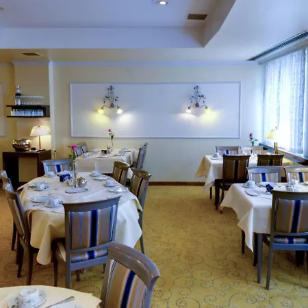 Central Hotel Otel 4*