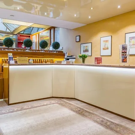 מלון Central Hotel 4*