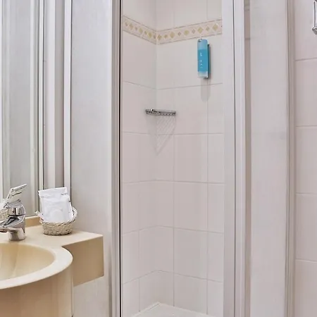 Central Hotel 4*