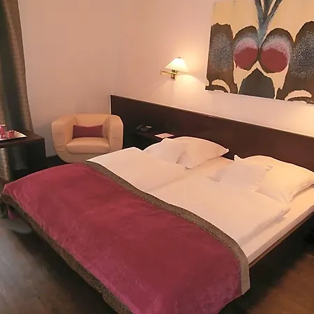 מלון Central Hotel פרייבורג