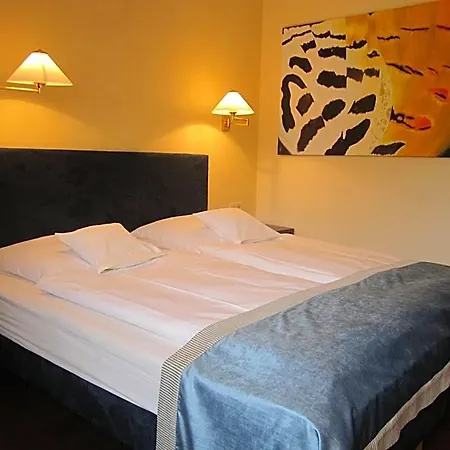 Central Hotel מלון
