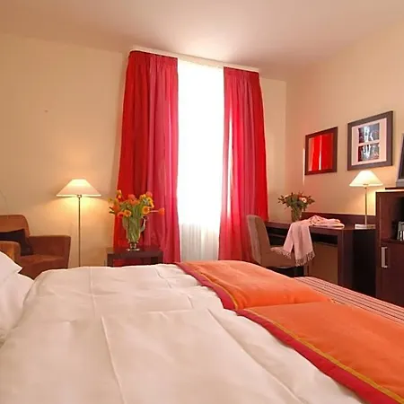 Central Hotel 4*