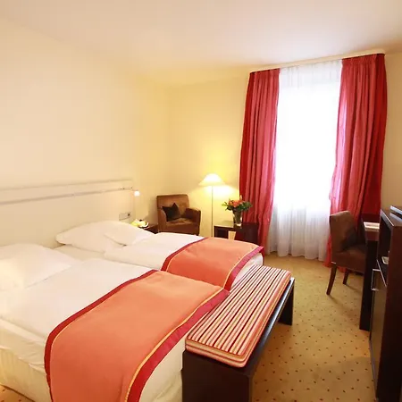 Central Hotel Otel 4*