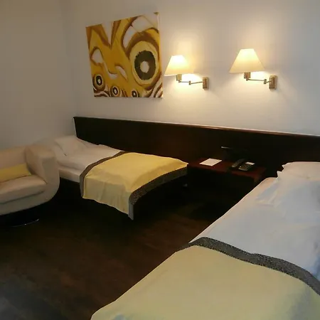 Отель Central Hotel 4*