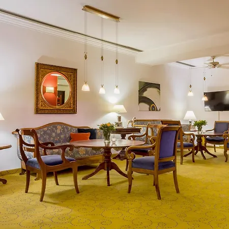 Отель Central Hotel 4*