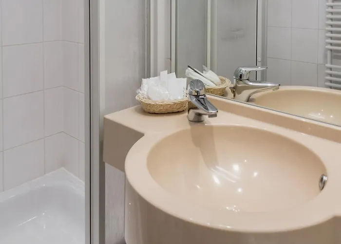 Central Hotel Hotel 4*